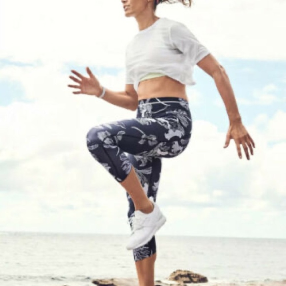 Athleta Floral Sonic Capri leggings